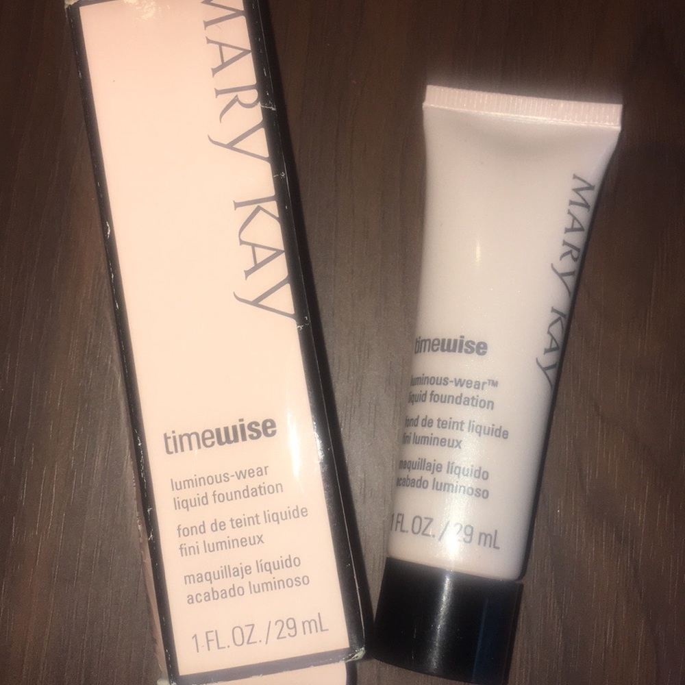 Mary Kay luminous where liquid foundation Ivory 6